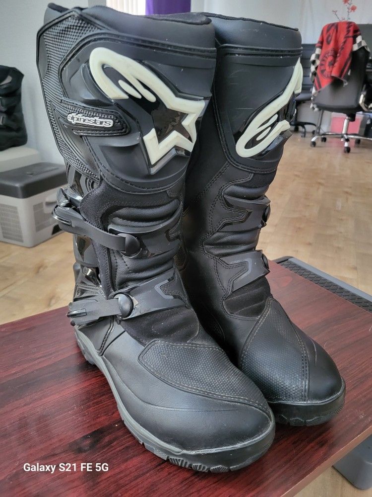MOTORCYCLE BOOTS