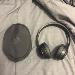 Beats solo 3 on ear headphones 