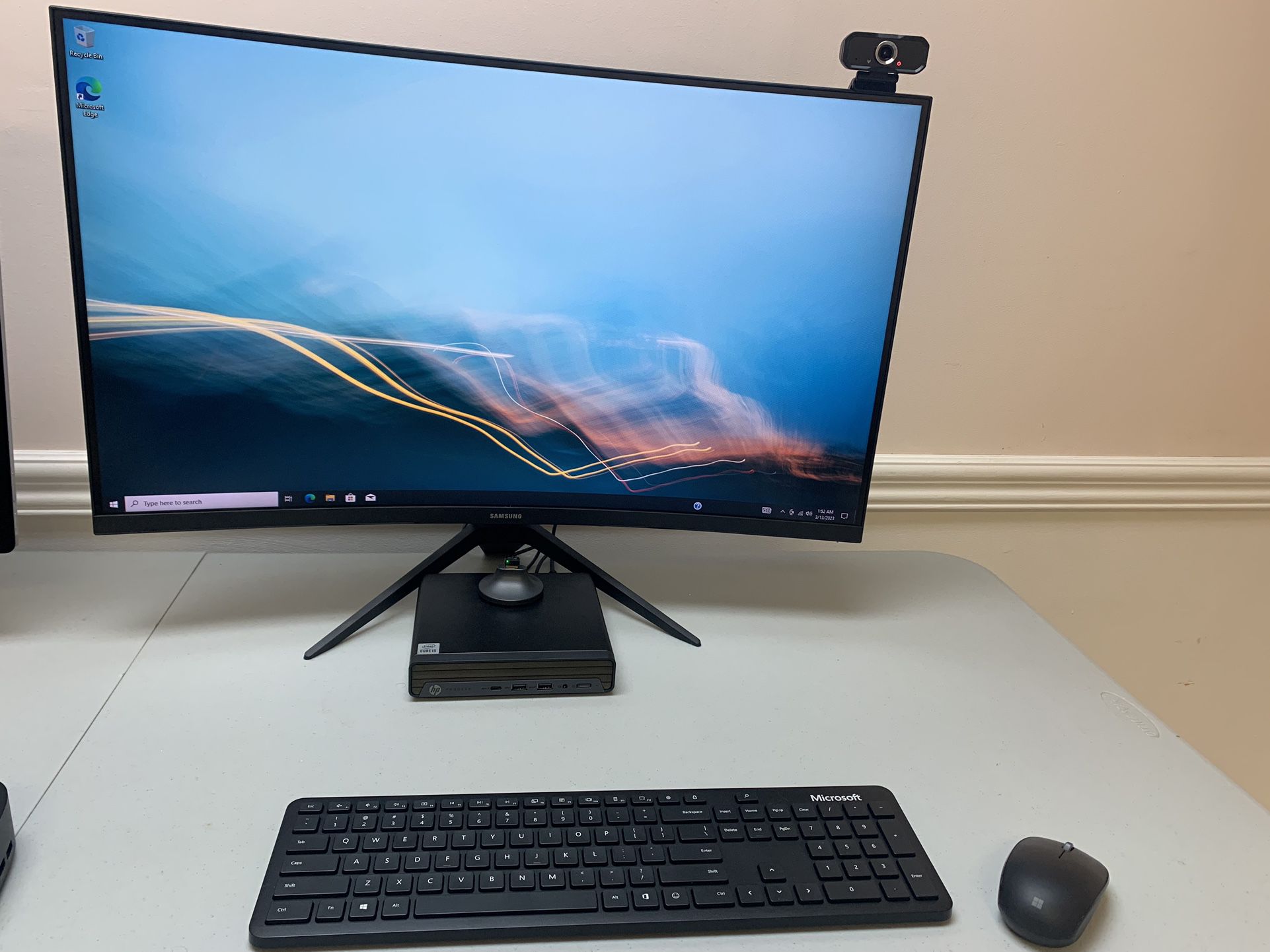 HP Business Desktop ProDesk 600 G6 Mini Desktop  / Samsung 32 inch Curved monitor 