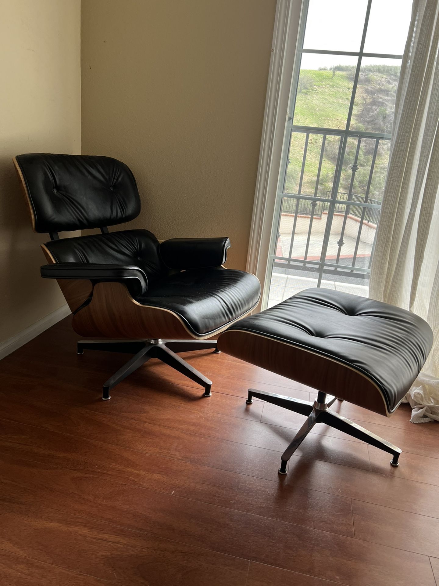 Herman Miller Eames Lounge Chair and Ottoman Replica