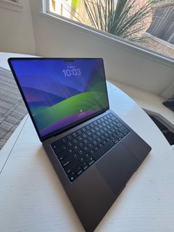 2024 MACBOOK PRO M4 500GB + APPLE CARE UNTIL 2028