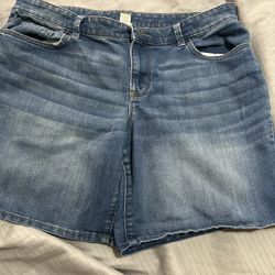 Womenās Jean Shorts