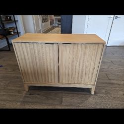 Modern 2-door cabinet