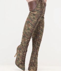 Thigh camo print boots size 8