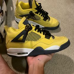 Jordan 4 Lightning Size 9
