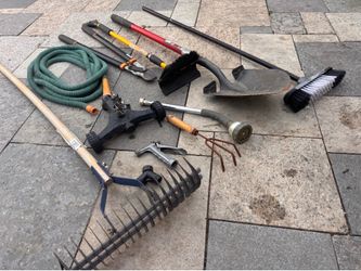 Assorted Garden Yard Tool Set