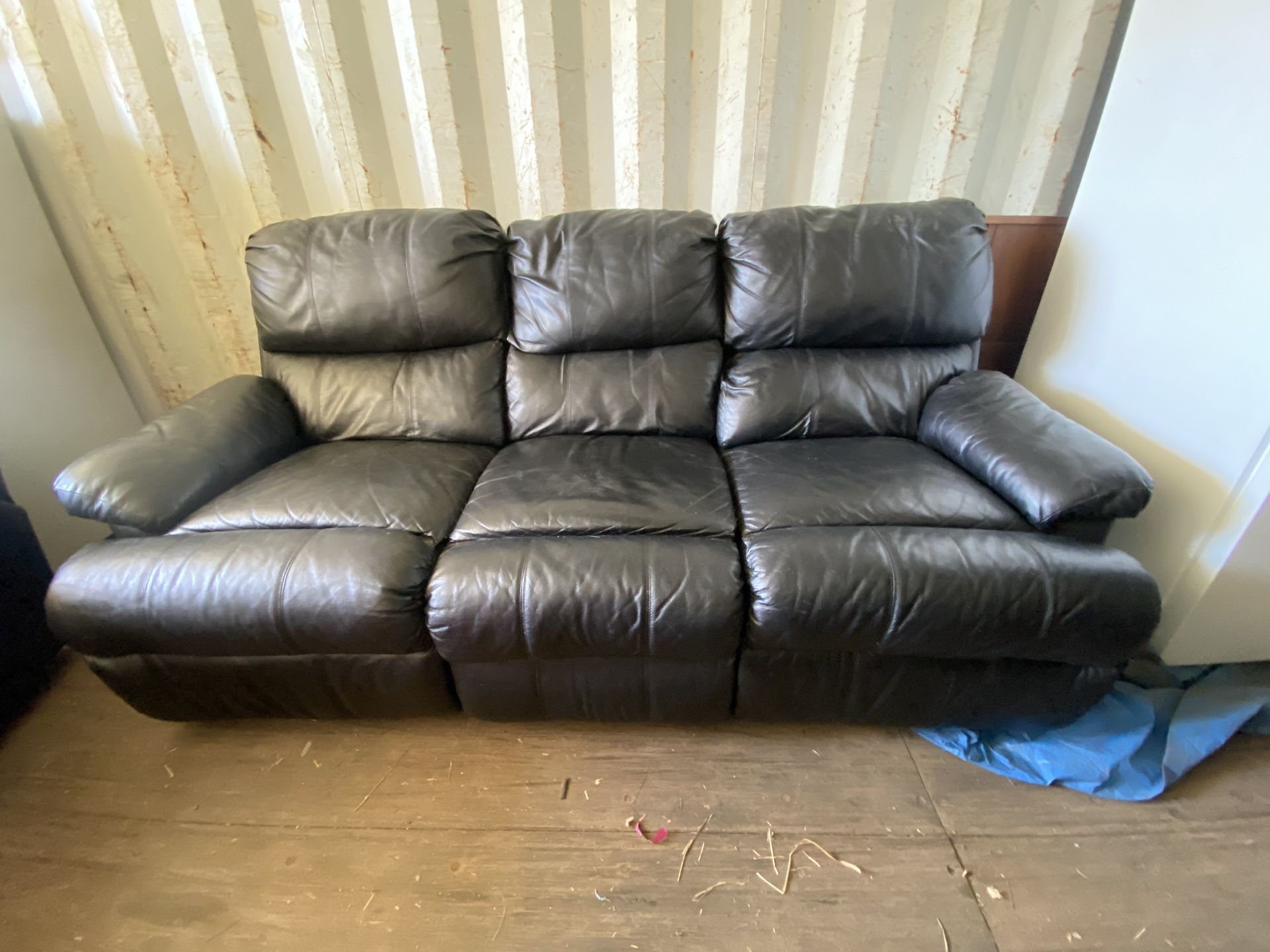 Reclining Leather Couch (great conditon)