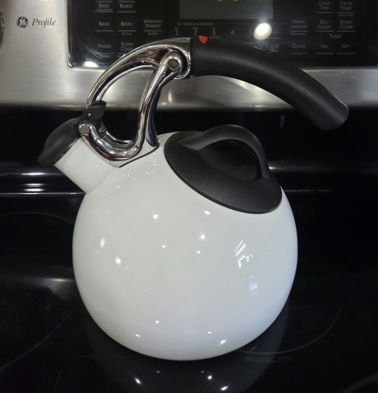 Oxo Good Grip Uplift whistling kettle 2 Qt/1.9 L White enamel patent no (contact info removed)