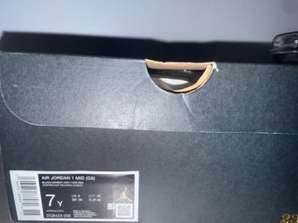 Air Jordan 1 Mid Size 7Y