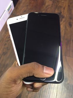 iPhone 7 32GB / 128GB Factory Unlocked Excellent Condition With Free Charger