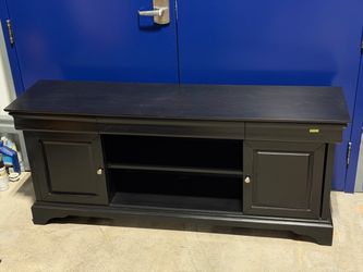 #455 TV Stand Black HILLSDALE FURNITURE 62x16x27