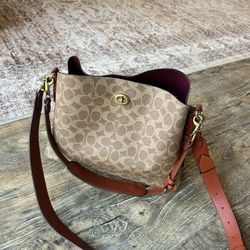 Coach Willow Shoulder Bag Signiature 