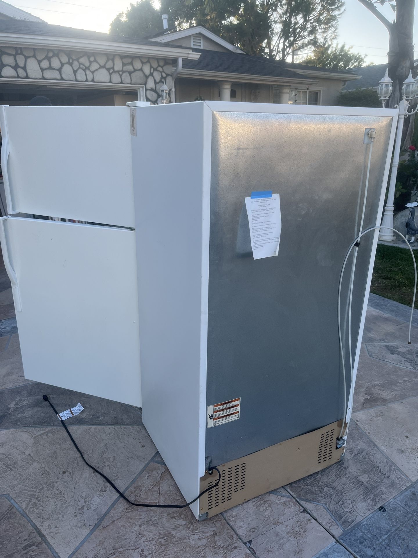 Refrigerator 