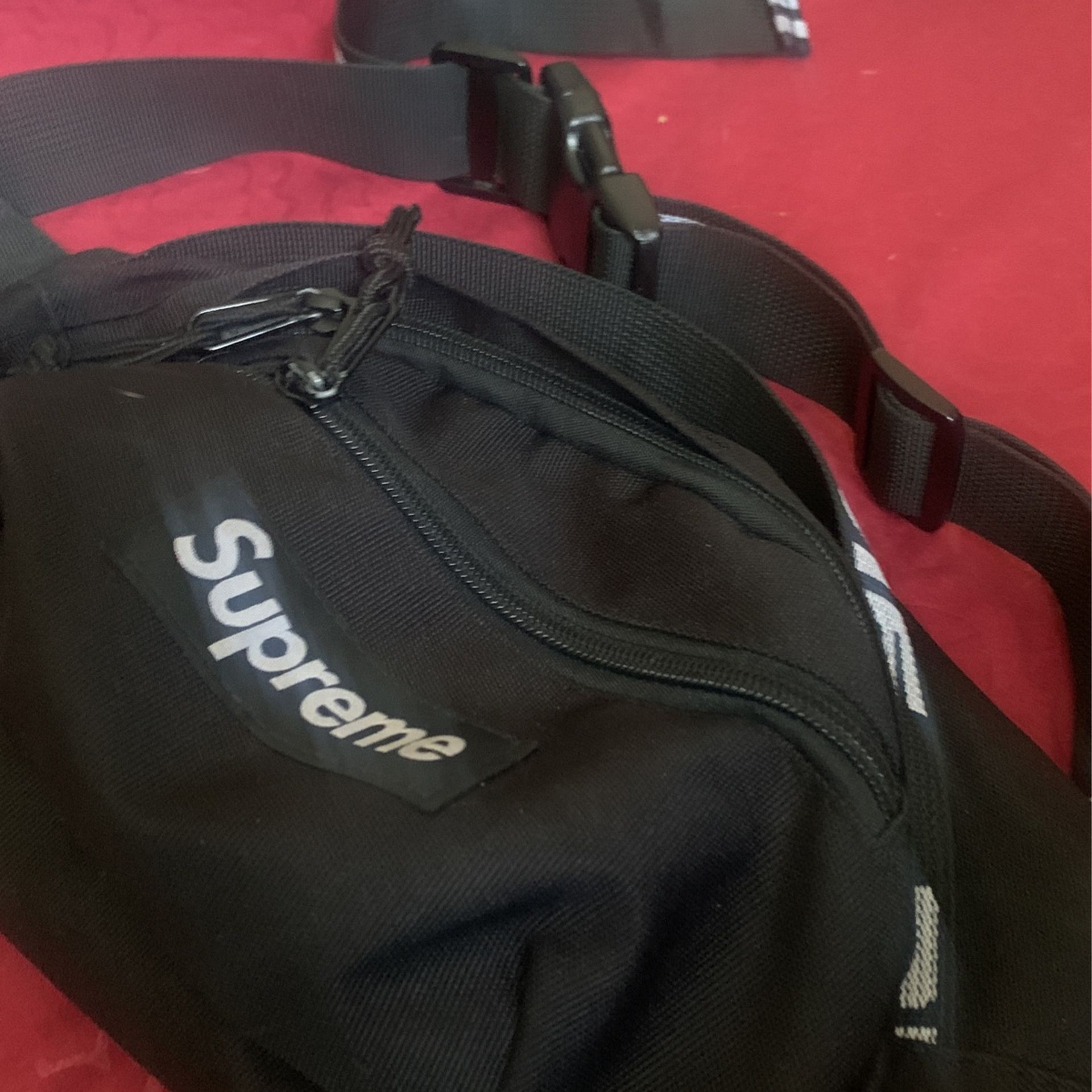 Supreme Bag Wore Once for Sale in Newark, NJ - OfferUp