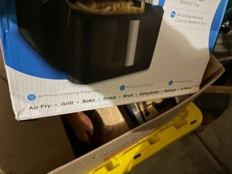 7.8 qt air fryer brand new in box