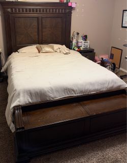 Bed frame w/ mattress or without