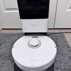 Roborock Q7 Max+ Plus Intelligent Floor Vacuum Cleaner Robot & Auto-Empty Dock - White