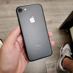 Iphone 7 32GB . UNLOCK ANY SIM 