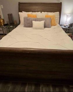 Queen Sleigh Bed