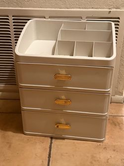 Makeup drawer organizer