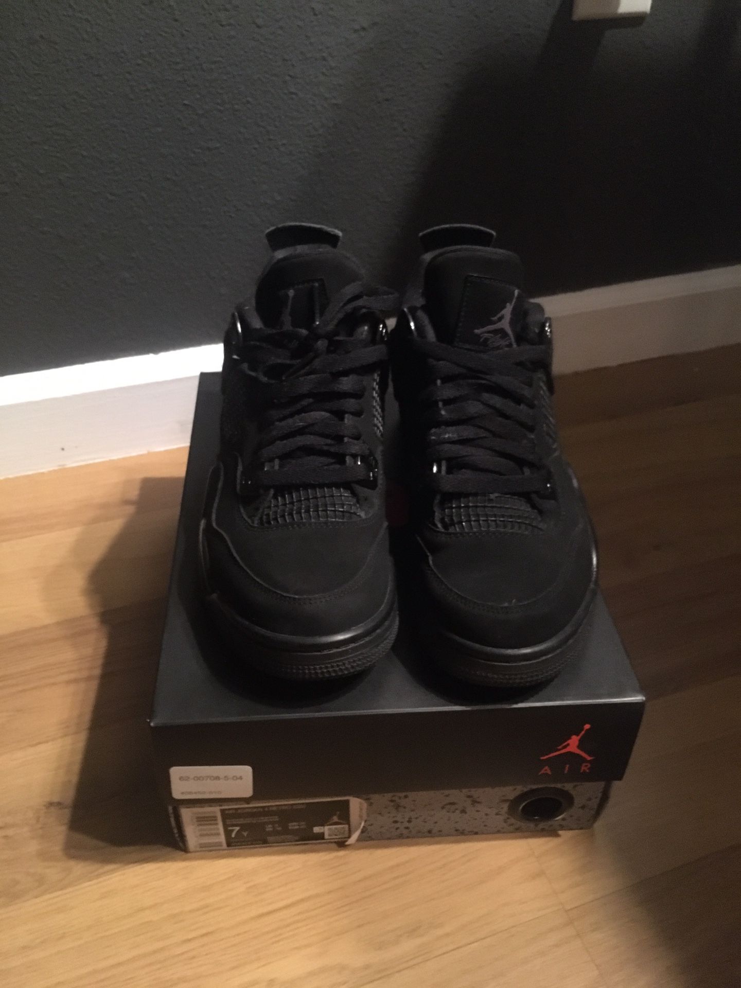 JORDAN 4 BLACK CATS  SIZE 7Y