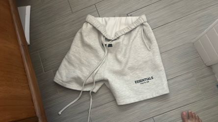 Essential shorts gray