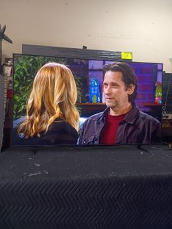 65 inch Samsung smart 4k  MODEL UN65AU8000F beautiful tv comes with remote control shows great quality clear picture works perfect guaranteed