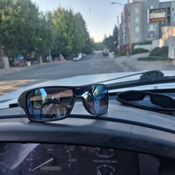 Oakly Prism Lense Sunglasses 