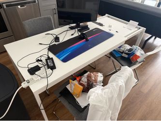Extendable dining table