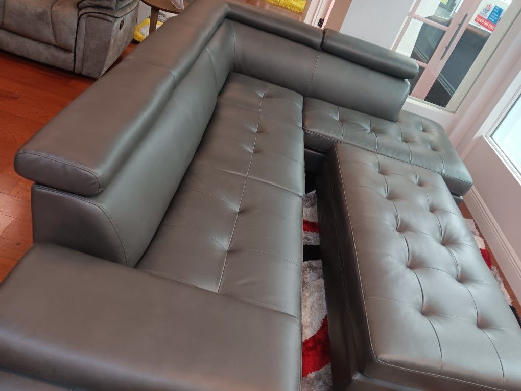 *Manager's Special!!!*---Low Profile Ibiza Gray Leather Sectional Sofa W/Ottoman---Delivery/$10 Down Financing🫡