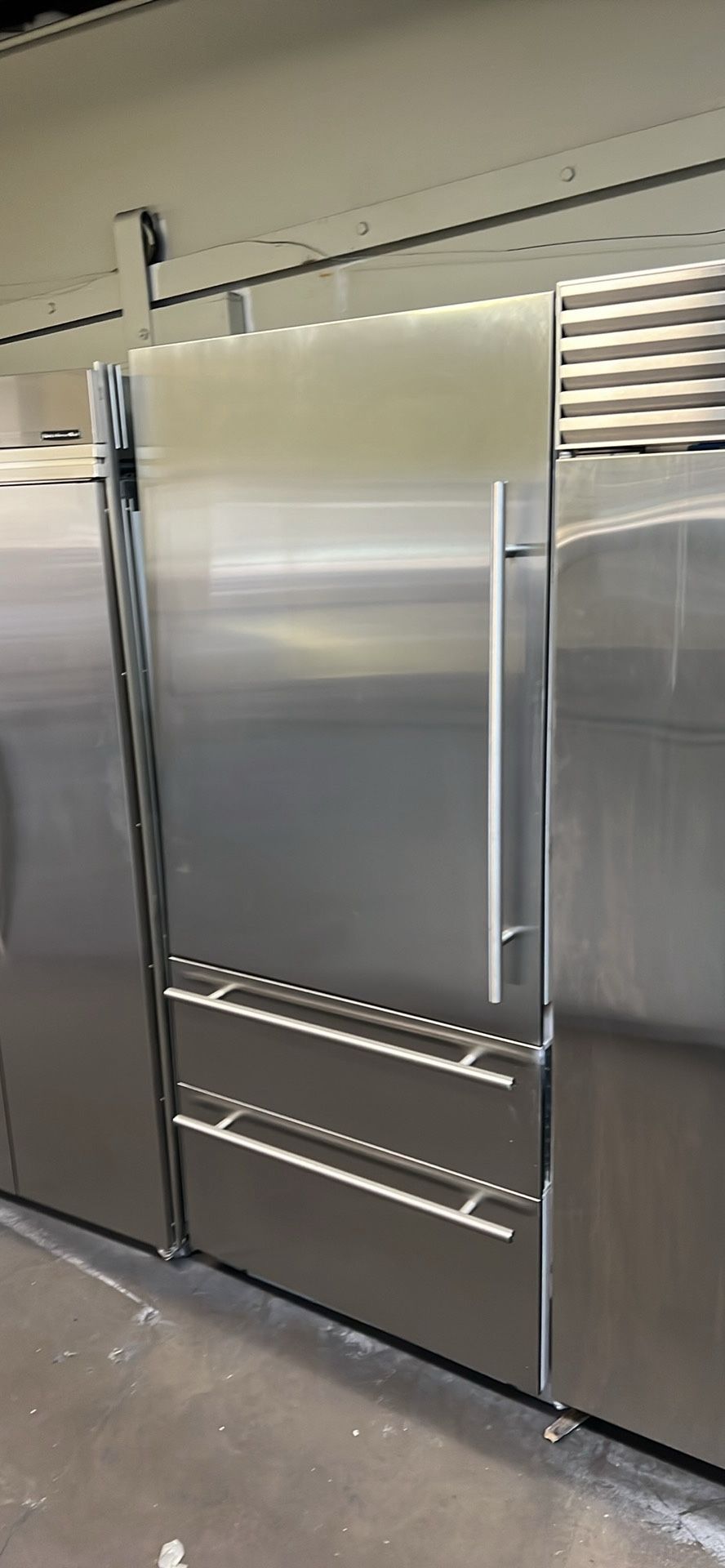 Viking 36”Wide Built In Bottom Freezer Refrigerator Stainless Steel 7Series
