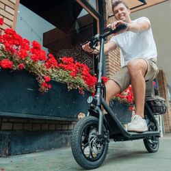 VIAJERO DIARIO AL TRABAJO
 
R1
 
SENTADO
 
SCOOTER