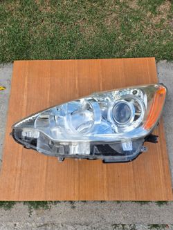 2012-2013-2014 TOYOTA priusC headlight driver side