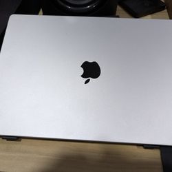 MacBook Pro 16” M1 16gig Ram 512 Storage