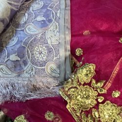 Sarees : Two Sarees Sold Together In One Bundle . 