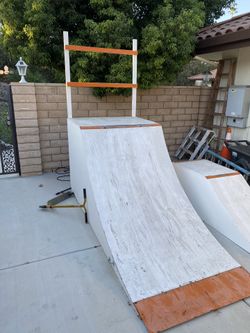 Drop in quarter pipe ramp