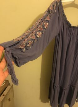Off the shoulder embroidery dress.
