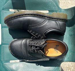 Size 10 Dr. Martens 8053 NAPPA LEATHER S