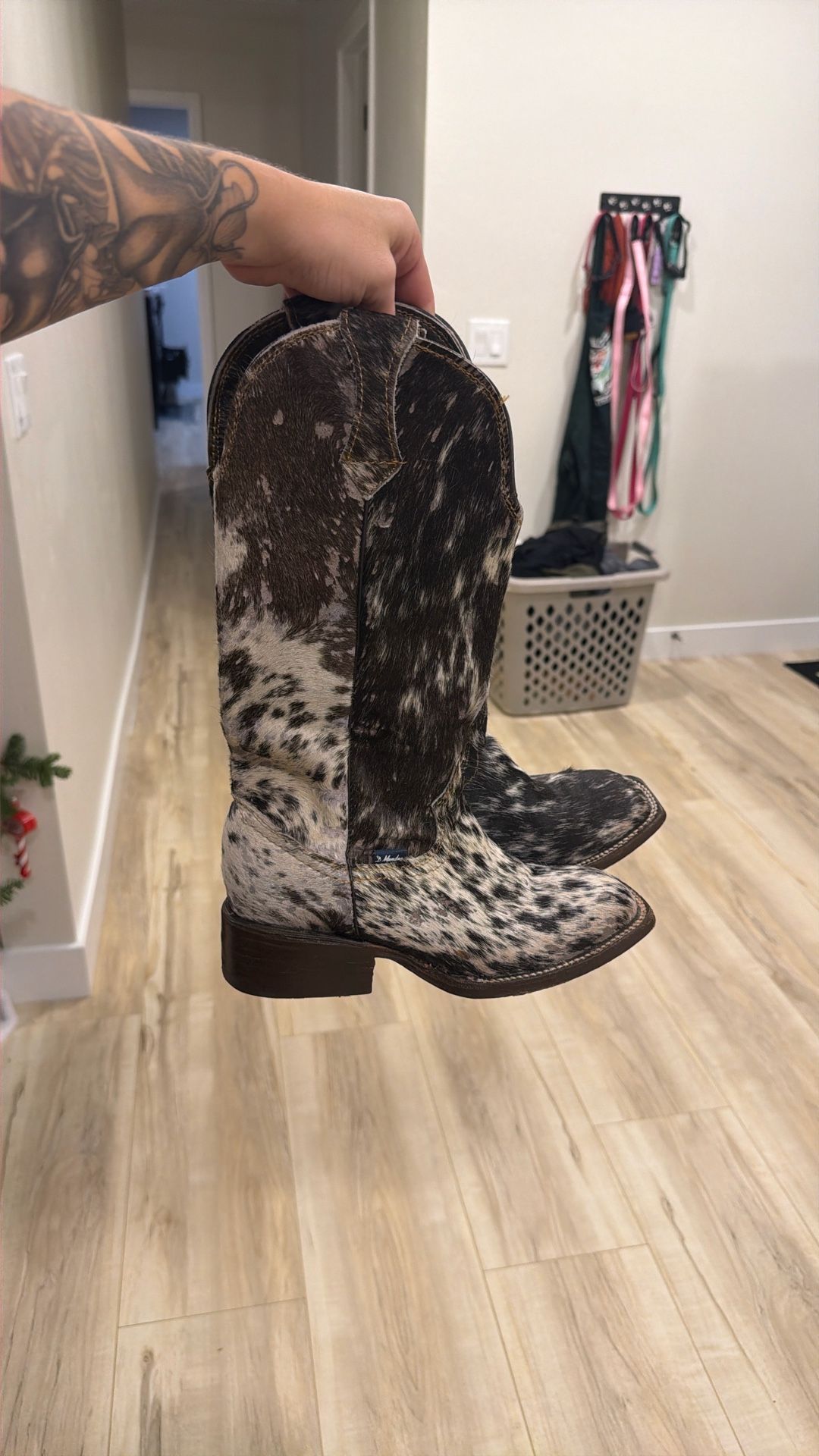 Women’s Cowboy Boots (7.5)