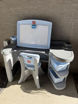 Step2 Studio Art Desk 