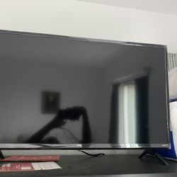 TCL ROKU TV WITH REMOTE