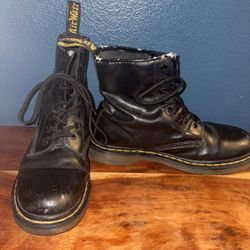 Used  Women’s Black doc Martens 