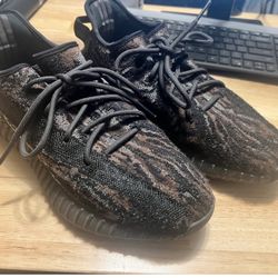 Yeezy Sneakers
