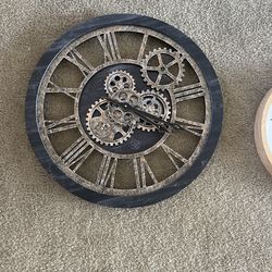 Clock With Spinning Gears