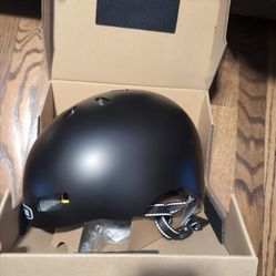 Medium Helmet bike / skateboard helmet opened box, never used