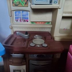 Step 2 Kitchen With Accessories