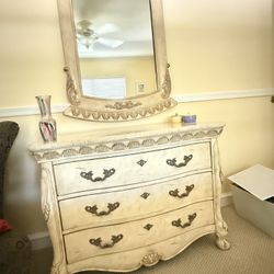 3 Drawer dresser 