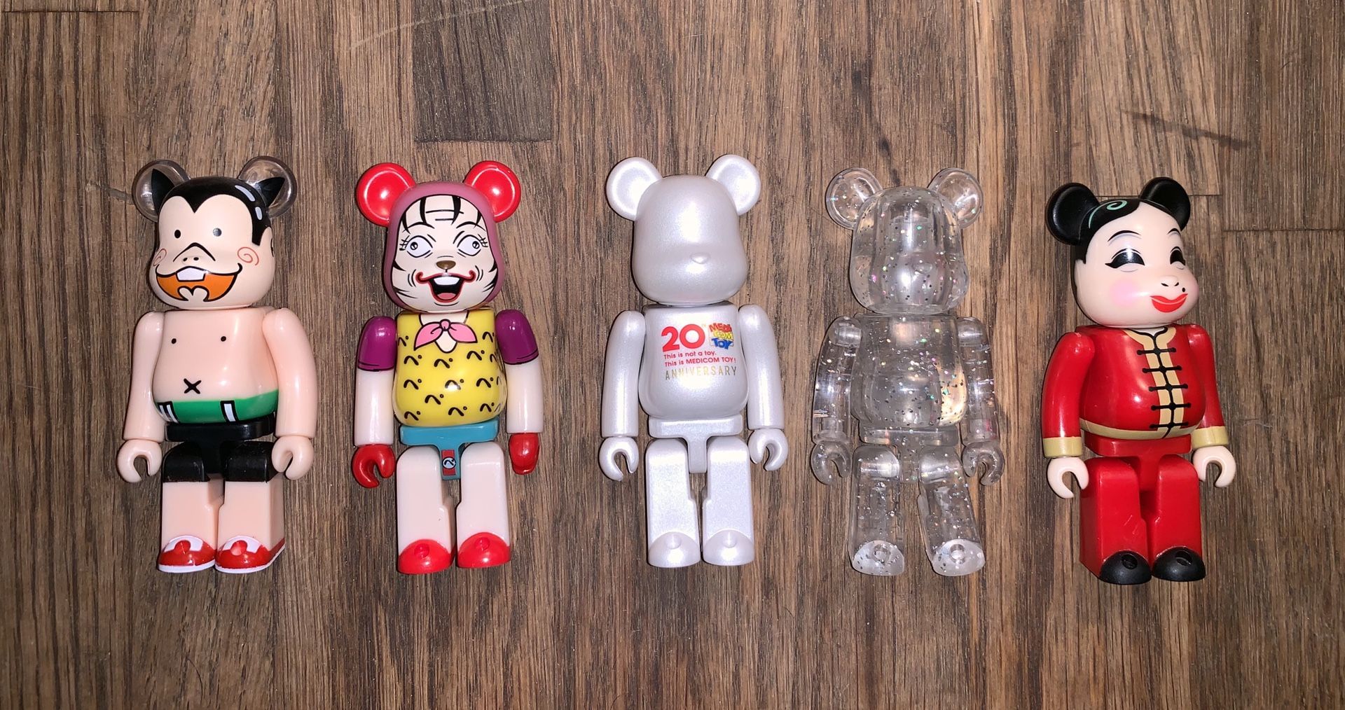 Vintage medicom 100% bearbricks collectible toys