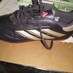 SOCCER CLEATS 
