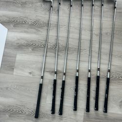 Taylor Made R7 Golf Clubs 4-P